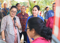 Resmikan Kawasan Produksi Produk Bedetan Perancak, Putri Koster Dorong Olahan Ikan dan Pindang Jadi Ciri Khas Jembrana Putri Koster