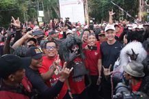 Fun Walk Bali-Jawa Tengah, Tonjolkan Seni Budaya Lokal Bupati Sanjaya Sajikan Seni Okokan dan Manusia Banteng Fun Walk Bali-Jawa Tengah