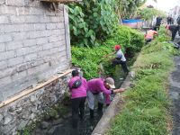 Lewat Aksi Bersih Sungai, Desa Dangin Puri Klod Wujudkan Program PKTDes Aksi Bersih Sungai