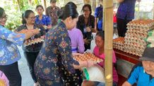 Peduli Warga Disabilitas dan Lanjut Usia, Candrawati Tamba bersama PKK Jembrana Kembali Salurkan Bantuan Sembako Salurkan Bantuan Sembako