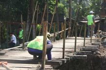 Mulai Dikerjakan, Jembatan Penghubung Desa Bebetin dan Desa Pakisan Rampung Bulan November Jembatan
