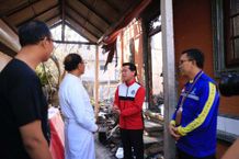 Bupati Suwirta Bantu dan Semangati Korban Kebakaran Rumah di Desa Takmung Banjarangkan Kebakaran