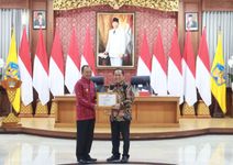 Universitas Trisakti Anugerahi Gubernur Koster “Sustainability Leadership Award” Sustainability Leadership Award