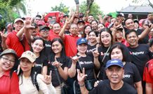 Puluhan Ribu Masyarakat Karangasem Antusias Berbaur Bersama Gubernur Koster di Pre-Event Creative Fun Walk Bali Digifest II Pre-Event Creative Fun Walk Bali Digifest II.