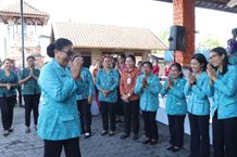Aksi Sosial Menyapa dan Berbagi TP PKK Bali di Kabupaten Klungkung Hari ke-2 Aksi Sosial Menyapa dan Berbagi