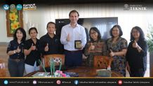 Wujudkan Double Degree dan Joint Research, Dekan Swinborne Prof. Alex Stojcevski Kunjungi FT Unud Unud