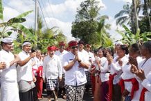 Rahina Tumpek Landep, Bupati Sanjaya Hadiri Piodalan di Pura Puseh Pacut Rejasa Rahina Tumpek Landep