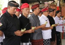 Bupati Sanjaya Hadiri Ngaben Bersama Krama Banjar Adat Penebel Kelod Penebel