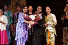 Dekranasda Gianyar Ikuti Fashion Show di Pameran Bali Bangkit Pameran Bali Bangkit