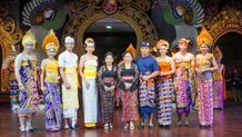 Duta Kota Denpasar Tampilkan Payas Madya, Payas Agung, Payas Malelunakan dan Payas Maplekir pada Parade Busana Adat Khas Daerah di PKB XLV Parade (Utsawa) Busana Khas Daerah