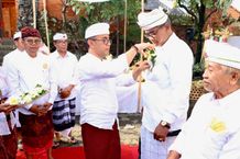 Wali Kota Jaya Negara Hadiri Pengukuhan Dua Bendesa Desa Adat Pengukuhan Dua Bendesa Desa Adat