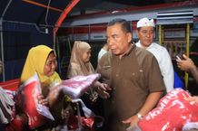 Bupati Tamba Salurkan Bantuan Warga Terdampak Banjir Pengambengan Salurkan Bantuan