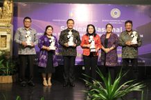 Sekda Alit Wiradana Hadiri Seminar Nasional Penguatan Kelembagaan dan Peningkatan Kapasitas Perempuan Bali Seminar Nasional