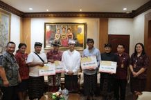 Wali Kota Jaya Negara Serahkan Bantuan Hibah E-MONALISA Tahap Ke-2 Tahun 2023 Bantuan Hibah