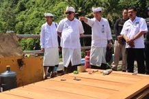 Pemkab Jembrana Kebut Jembatan Darurat Penyaringan, Fasilitasi Warga Jelang Upacara Ngenteg Linggih Pemkab Jembrana