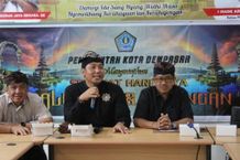 Jelang Galungan, Pemkot Denpasar Serahkan 238 Kilogram Bantuan Daging Babi ke PHDI Kota Denpasar Bantuan Daging Babi