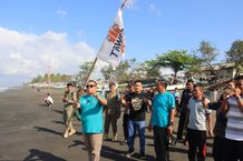 Nelayan Desa Air Kuning Gelar Petik Laut, Bupati Tamba: Ini Wujud Syukur Nelayan Petik Laut