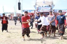 Tarikan Tali Wawali Arya Wibawa Buka Festival Layangan Bali ke-2 Tahun 2023 Lomba Layangan