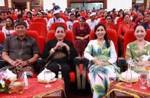 Ketua Dekranasda Provinsi Bali Buka Acara Fashion Show Serangkaian Pembukaan Pameran IKM Bali Bangkit Tahap 6 Tahun 2023 IKM Bali Bangkit Tahap 6