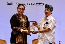 Putri Koster Harap Perempuan Bali Cerdas Pahami Berinvestasi di Pasar Modal Putri Koster