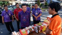 Bupati Suwirta Tinjau Pasar Murah Jelang Hari Raya Galungan dan Kuningan Pasar Murah