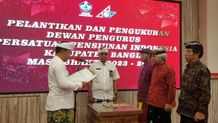 Bupati Sedana Arta Lantik Pengurus PPI Bangli Masa Periode 2023-2028 Pensiunan
