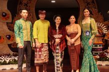 Tabanan Raih Juara Pertama, Rai Wahyuni Sanjaya Harap Kreativitas Dengan Tenun Kerajinan Bali Bisa Terus Lestari Tenun Kerajinan Bali