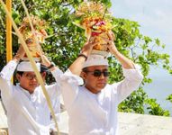 Wali Kota Jaya Negara Mendem Dasar Serangkaian Karya Melaspas, Ngenteg dan Tawur di Pura Luhur Uluwatu Pura Uluwatu