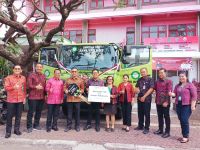 Wali Kota Jaya Negara Terima Bantuan CSR 1 Unit Truk Sampah dan 10 Unit Bedah Rumah Bantuan CSR