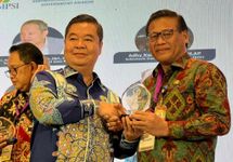 Sekda Alit Wiradana Raih Penghargaan Terbaik Pertama Kota Se-Indonesia Digital Leadership Goverment Award Tahun 2023 dari ASKOMPSI Raih Penghargaan