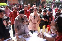 Diserbu Masyarakat, Pasar Rakyat ‘Berbelanja dan Berbagi’ TP PKK Tabanan Banjir Pembeli PKK