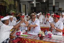 Wujud Srada Bhakti ke Masyarakat, Bupati Sanjaya Nyaksi Yadnya Krama Marga dan Luwus Nyaksi Yadnya