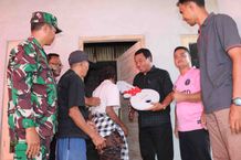 Umanis Galungan, Lihadnyana Berbagi Kepada Masyarakat Miskin di Desa Lokapaksa Umanis Galungan