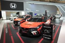 Honda Pajang Civic Type R dengan Konsep Desain Livery TCR Series di GIIAS 2023 Civic Type R