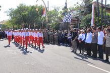Lomba Gerak Jalan Kreasi Tingkat SMP dan SMA Meriahkan HUT Ke-128 Kota Negara Lomba Gerak Jalan Kreasi