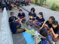 Libur Galungan dan Kuningan, Siswa SMP di Denpasar Digembleng Adat Budaya Lewat Pasraman di Sekolah Pelaksanaan Pasraman
