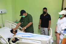 Bupati dan Wabup Jembrana Kompak Jenguk Pasien Kelas III di RSU Negara, Doakan Kesembuhan di HUT Ke-128 Kota Negara Jenguk Pasien