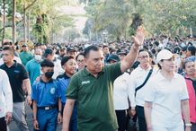 Ribuan Masyarakat Meriahkan Jalan Santai HUT Ke-128 Kota Negara Jalan Santai HUT Ke-128 Kota Negara