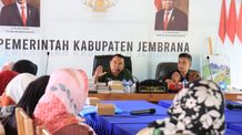 Salurkan Bantuan Bagi Pelaku Usaha Bersama (Kube), Bupati Tamba Ingin Kebermanfaatan dan Keberlanjutan Pelaku Usaha Bersama