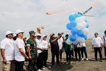 Puluhan Layang-Layang Ramaikan Jembrana Kite Festival Internasional Jembrana Kite Festival Internasional