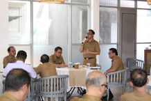 Wali Kota Jaya Negara Perkuat Sinergitas Perbekel/Lurah Dukung Penanganan Sampah Berkelanjutan Rapat Kordinasi