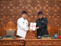 Pembukaan Sidang Paripurna DPRD Kota Denpasar, Wawali Arya Wibawa Sampaikan Ranperda Perubahan APBD TA. 2023 Sidang Paripurna ke-19