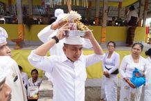 Pemkab Jembrana Ngaturang Penganyar di Pura Penataran Agung Rinjani Pemkab Jembrana