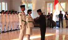 PJ Bupati Buleleng Kukuhkan Anggota Paskibraka 2023 PJ Bupati Buleleng