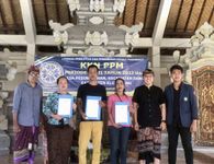 Dukung UMKM Pesinggahan Naik Kelas, KKN Unud Fasilitasi Pembuatan Izin Usaha dan Digitalisasi INKUBATOR BISNIS