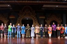 Tutup Pameran Bali Bangkit Ke-6, Putri Koster Imbau UMKM Tidak Nakal Meniru Motif Tenun Gringsing Tutup Pameran Bali Bangkit Ke-6