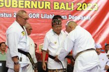 Institut Karate-Do Indonesia Anugerahi Gubernur Koster Tanda Kehormatan Sabuk Hitam Institut Karate-Do Indonesia