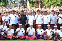 Ribuan Guru SMA/SMK dan SLB se-Bali Bergemuruh Applause Gubernur Koster Serahkan SK Pengangkatan P3K Pengangkatan P3K