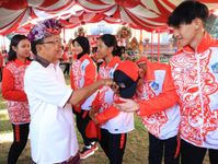 Gubernur Wayan Koster Lepas 215 Kontingen Provinsi Bali ke POPNAS 2023 POPNAS 2023
