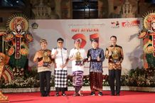 Asosiasi Televisi Lokal Indonesia Anugerahi Gubernur Koster Kepala Daerah Berprestasi Bangun Kearifan Lokal di NKRI Gubernur Koster